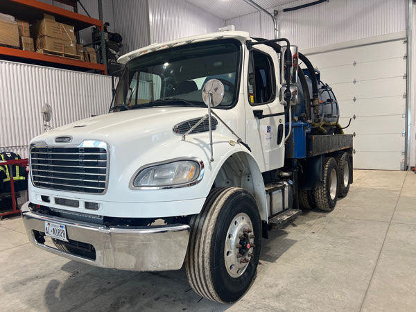 Special Thanks to Brenda and Richard of B&R Enviro Services for their recent purchase of this great septic truck. Thanks again guys. I appreciate your business.