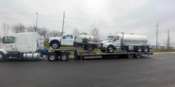 Dodge 5500 4X4 with Stainless Steel portable toilet unit designed for harsh Canadian climates and new KW with 4200 USG aluminum tank and big vac pump.